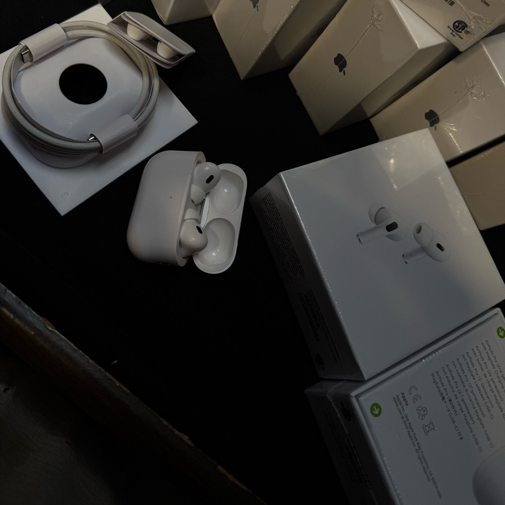 Apple AirPods Pro with White Charging Case
